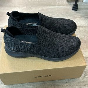 Sketchers Air Cooled Memory Foam Sneakers